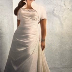 Plus size wedding dress
